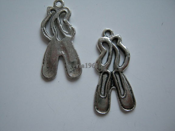 bedeltje/charm schoenen :balletschoenen met veter - 29x14mm - nr. 1