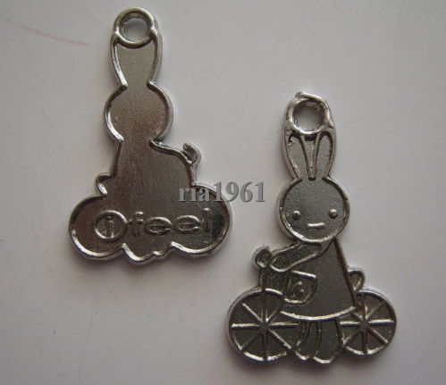 bedeltje/charm dieren:nijntje op fiets (plat) - 25 mm - nr. 1