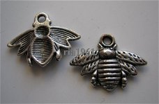 bedeltje/charm dieren:hommel - 22x16 mm