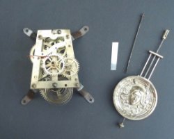 === Tafelklok uurwerkje = oud === 25602