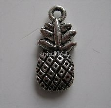 bedeltje/charm fruit:ananas - 19x9 mm