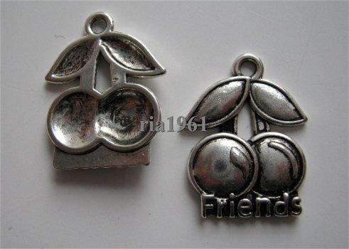 bedeltje/charm fruit:kersjes friends - 20x16 mm - 1