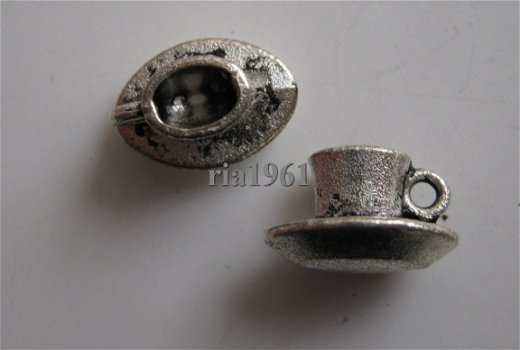 bedeltje/charm keuken:kop en schoteltje - 11x7 mm - 1