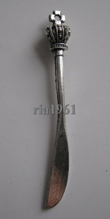 bedeltje/charm keuken: mes met kroontje groot!! - 60 mm (nog 9 st.)