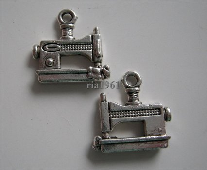 bedeltje/charm handwerken:naaimachine klein - 15 mm - 1