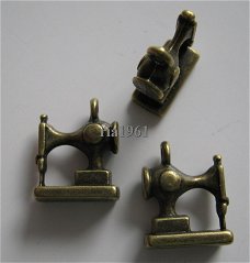 bedeltje/charm handwerken:naaimachine klein 2 brons -15x12mm