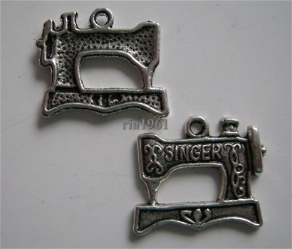 bedeltje/charm handwerken:naaimachine singer - 21x17 mm - 1