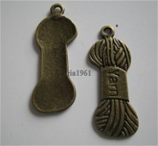 bedeltje/charm handwerken:bol wol brons - 31 mm