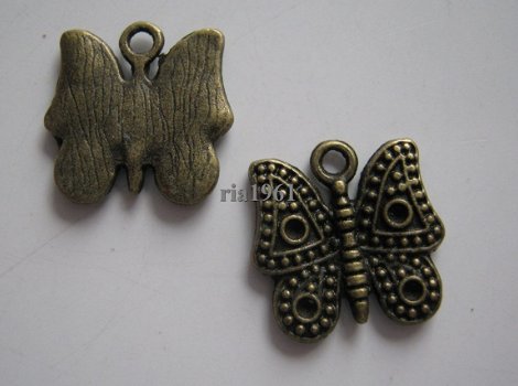 bedeltje/charm vlinders: vlinder 04 brons - 13x13 mm - 1
