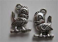 bedeltje/charm vogels:vogel op stok - 18x19 mm