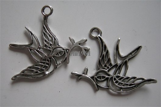 bedeltje/charm vogels: vogel met takje open - 33x30 mm - 1