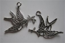 bedeltje/charm vogels: vogel met takje open - 33x30 mm