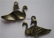 bedeltje/charm vogels:zwanen brons - 28x20 mm
