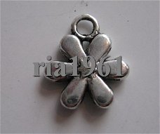 bedeltje/charm bloem: bloemetje 01 - 14x11 mm