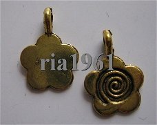 bedeltje/charm bloem:bloemetje 7 spiraal goud -11 mm
