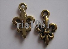 bedeltje/charm bloem: fleur de lis klein goud - 16x10 mm