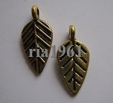 bedeltje/charm blaadjes:blad 10 goud - 19 mm