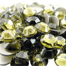 Swarovski 2028 Khaki 8mm ss34 Per Stuk