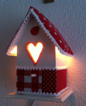 Vogelhuisje met lampje in rood-wit - 1