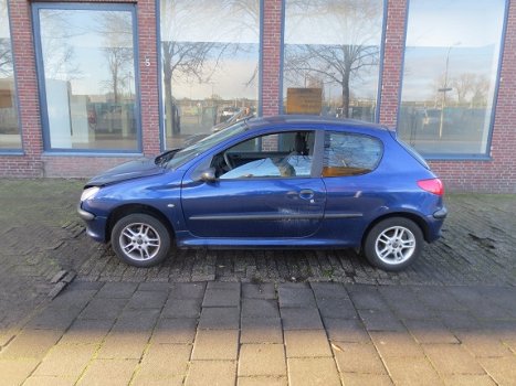 Peugeot 206 1.4 xr Plaatwerk en Diverse Onderdelen Sloopauto inkoop Den haag - 1