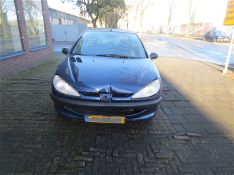 Peugeot 206 1.4 xr Plaatwerk en Diverse Onderdelen Sloopauto inkoop Den haag - 3