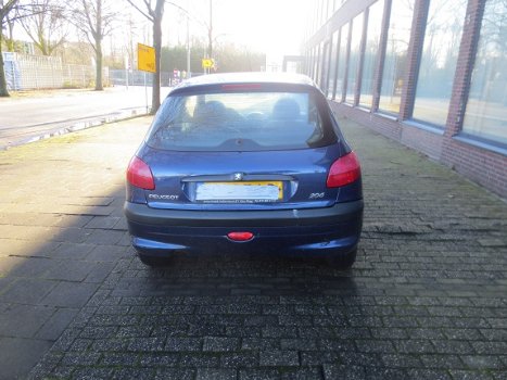 Peugeot 206 1.4 xr Plaatwerk en Diverse Onderdelen Sloopauto inkoop Den haag - 5