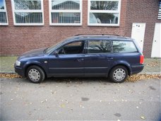 Volkswagen Passat 1.8 Stationwagon Plaatwerk kleur blauw Sloopauto inkoop Den haag