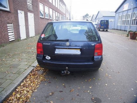 Volkswagen Passat 1.8 Stationwagon Plaatwerk kleur blauw Sloopauto inkoop Den haag - 4