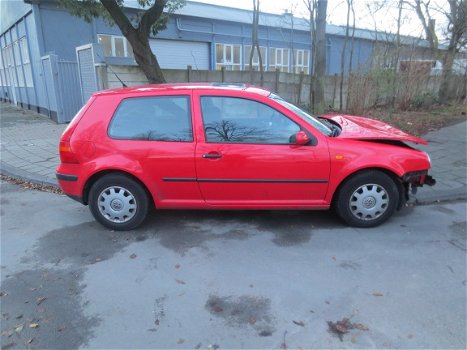 Volkswagen Golf 1.4 Rood Plaatwerk en Diverse Onderdelen - 2