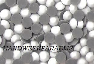 Swarovski 2028 Chalkwhite Hotfix 5mm Per Stuk - 1