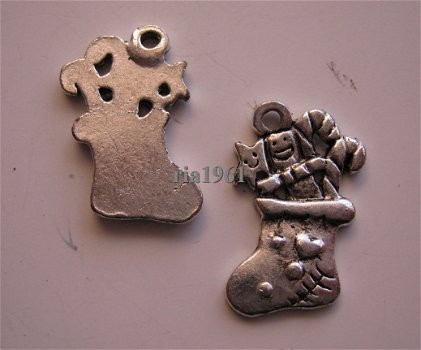 bedeltje/charm kerst:kerstsokje met speelgoed - 18x13 mm - 1