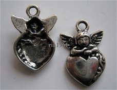 bedeltje/charm kerst:engel op hart - 25x15 mm