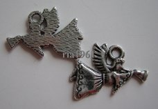 bedeltje/charm kerst : vliegende engel met fluit - 21x14 mm