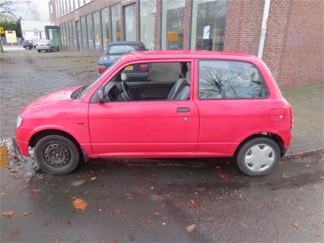 Daihatsu Cuore Bouwjaar 2002 Plaatwerk en Onderdelen - 1