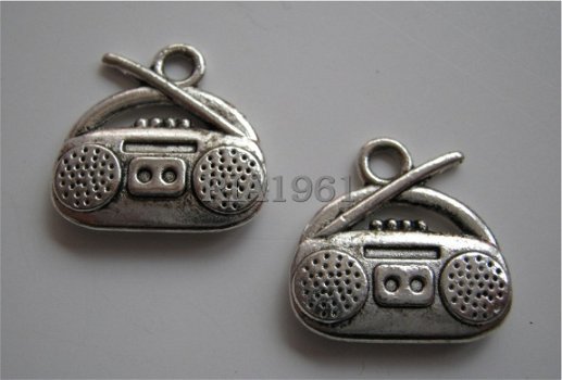 bedeltje/charm inboedel : radio 2 - 15x15 mm - 1