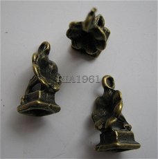 bedeltje/charm inboedel : grammofoon brons - 17x9x7 mm