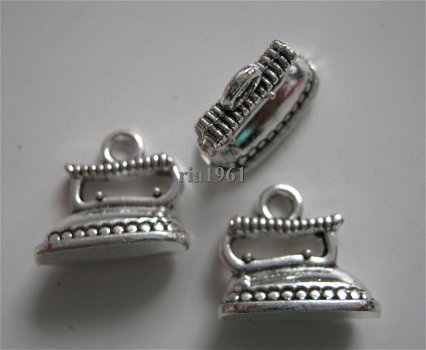 bedeltje/charm inboedel : strijkbout - 12x14x6 mm - 1