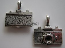 bedeltje/charm  inboedel : camera (zwaar) - 22x21 mm