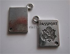 bedeltje/charm inboedel : paspoort - 18x12 mm