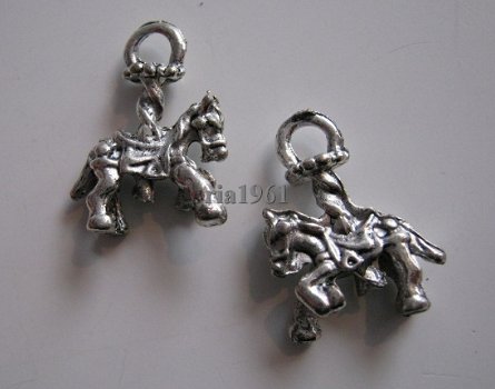 bedeltje/charm overig:draaimolenpaardje - 18x14 mm - 1