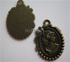 bedeltje/charm overig:medaillon vrouw brons _ 27x20 mm