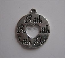 bedeltje/charm overig; cirkel faith - 18,5x15,5 mm