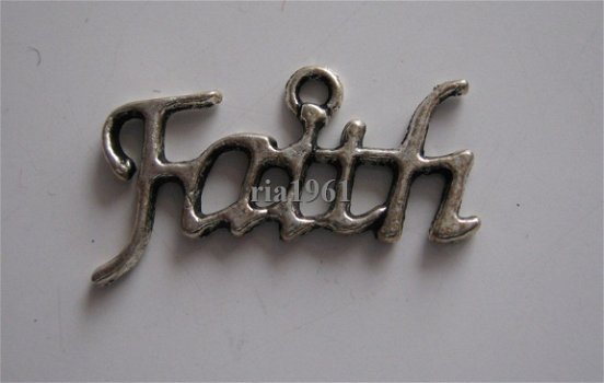 bedeltje/charm overig: faith letters - 24x12 mm - 1