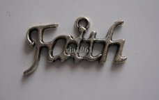 bedeltje/charm overig: faith letters - 24x12 mm