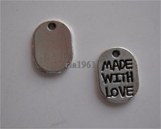 bedeltje/charm hartjes:made with love - 11 mm:10 voor 0,75