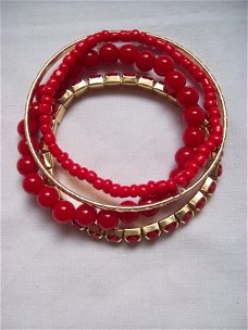 prachtige armbanden set 4 stuks rood met goud