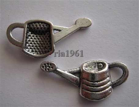 bedeltje/charm bloemen:gieter (plat) - 25x11 mm - 1