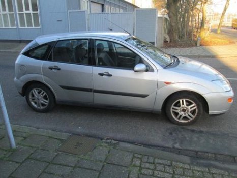 Ford Focus 1.6 16v 1998 Plaatwerk en Onderdelen - 2