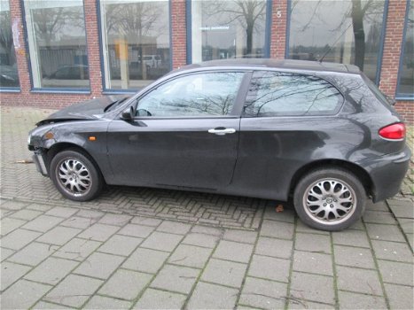 Alfa Romeo 147 2004 Plaatwerk en Onderdelen - 1