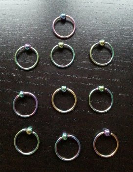 Regenboog chirurgisch stalen piercing ringetjes 1,2 x 12 mm. - 2